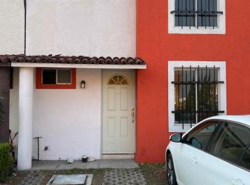 Estacionamiento 2 autos · Casa en Fracc. con Alberca