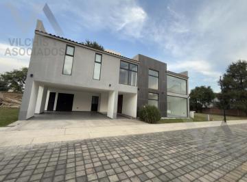 Casa en condominio · 332m² · 3 Recámaras · 2 Estacionamientos · Casa en Venta Residencial Vistalagua San Mateo Atenco