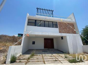 Casa · 300m² · 3 Recámaras · 3 Estacionamientos · Venta de Casa en El Encino en Querétaro