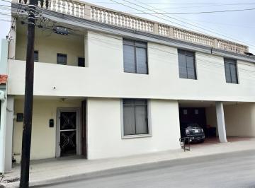 Casa · 479m² · 4 Estacionamientos · Residencia en Venta en San Nicolás, con Alberca