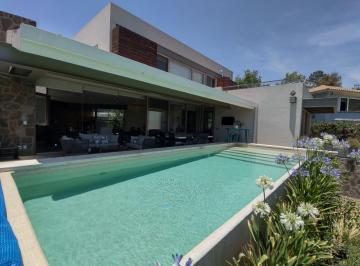 Casa de 4 habitaciones, Querétaro · Casa en Venta en El Campanario, Querétaro