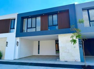 Descripción
SE ENCUENTRA UBICADA AL NORTE DONDE SE ENCUENTRAN LOS MEJORES FRACC · Casas en Venta en Aguascalientes Preventa Rinconada Jacarandas Modelo Tres