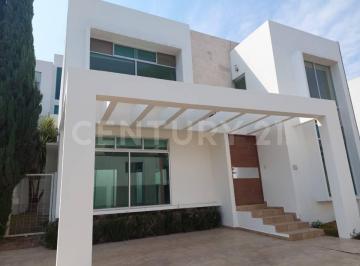 Casa · 222m² · 3 Recámaras · 3 Estacionamientos · Casa en Venta en Clúster 10 10 10, Lomas de Angelópolis, Puebla.