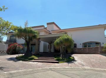 Casa de 3 habitaciones, Zapopan · Casa en Venta en Fraccionamiento Puerta de Hierro