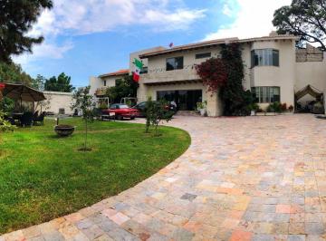 Casa · 600m² · 4 Recámaras · 8 Estacionamientos · Casa en Venta, Oportunidad Al Norte de Cuernavaca
