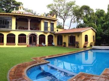 Casa · 800m² · 7 Recámaras · 6 Estacionamientos · Casa en Venta Col. Acapantzingo.