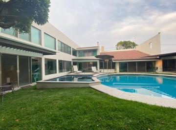 Casa · 1090m² · 6 Recámaras · 6 Estacionamientos · Casa - Club de Golf Tabachines