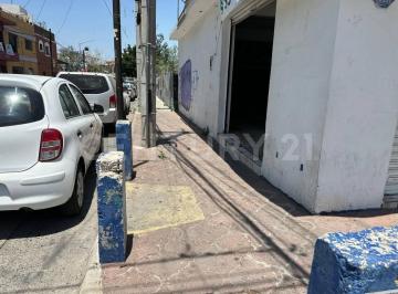 Local comercial · 77m² · 1 Recámara · Local en Renta en Esquina en Postes Cuates, Guadalajara.