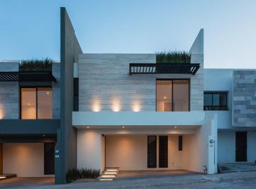 Casa de 4 habitaciones, Mexquitic de Carmona · Casa en Venta con Roof Garden y Acabados de Primera en Priv. Forja Real.