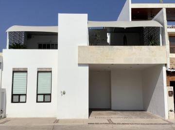 Casa de 3 habitaciones, León · Casa de Una de Planta, con 1 Loft en Pa, en Venta en Portones del Campestre