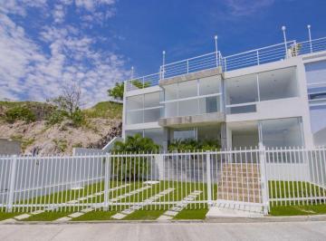 Casa · 240m² · 3 Recámaras · 2 Estacionamientos · Casa en Pueblo Tequesquitengo