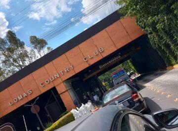 ENTRADA AL FRACCIONAMIENTO · Departamento de Lujo en Lomas Country Club en Huixquilucan