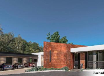 Casa · 1032m² · 4 Recámaras · 4 Estacionamientos · Casa en Venta en Renacimiento