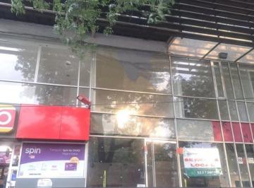 Oficina · 4 Estacionamientos · Oficina en Renta en Revolucion