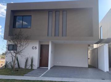 Casa · 224m² · 3 Recámaras · 2 Estacionamientos · Atención Inversionista Venta de Casa en Valles del Molino