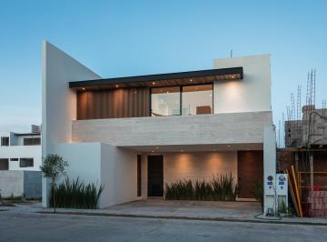 Casa · 240m² · 3 Recámaras · 2 Estacionamientos · Casa en Preventa en San Angel 5