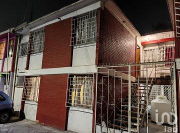 Casa · 65m² · 3 Recámaras · 1 Estacionamiento · Casa Duplex en Venta en Valle de Aragón