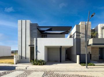 Casa · 293m² · 3 Recámaras · 2 Estacionamientos · Casa en Venta Premium en Punta Arena Zona Norponiente 13lc