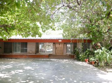 Casa · 540m² · 3 Recámaras · 2 Estacionamientos · Casa en Colonia Buenavista de Una Sola Planta Residencial/comercial