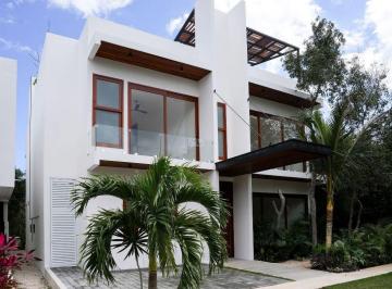 Casa · 530m² · 4 Recámaras · 2 Estacionamientos · Casa en Venta en Selvamar, Playa del Carmen