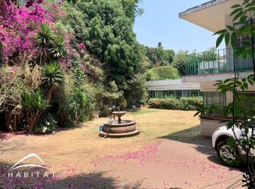 Casa uso de suelo , Coyoacán · Espaciosa Propiedad Comercial en Renta en El Corazón de Coyoacán