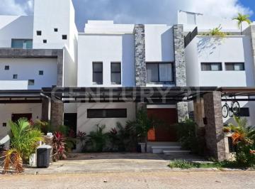 Casa · 168m² · 3 Recámaras · 2 Estacionamientos · Venta de Casa en Aqua Residencial, Cancún, Q. Roo - Ofc7625