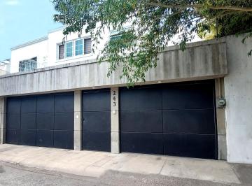 Casa de 5 habitaciones, Guadalajara · Preciosa Residencia con Amplios Espacios y Alberca con Inmejorable Ubicación