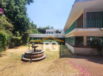 Casa uso de suelo de 14 habitaciones, Coyoacán · Santa Catarina Casa con Uso de Suelo en Renta