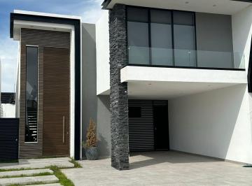 Casa de 3 habitaciones, León · Casa Nueva en Venta en La Campiña del Bosque con Alberca Precio Negociable
