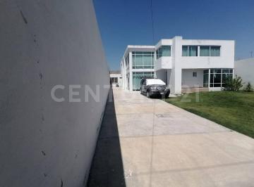 Casa · 320m² · 4 Recámaras · 5 Estacionamientos · Casa en Venta en Presa Escondida, Tepeji del Rio, Hidalgo