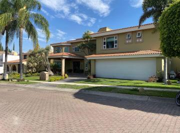 Casa en condominio de 5 habitaciones, Zapopan · Casa en Venta o Renta Azaleas Bugambilias Zona Sur Amueblada