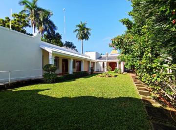 Casa · 710m² · 4 Recámaras · 2 Estacionamientos · Casa en Venta Merida, Itzimna Impresionante Propiedad Sobre Av (Avc - 2086)