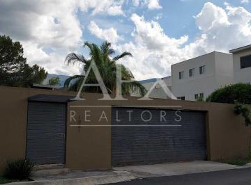 Terreno / Lote · 441m² · 4 Recámaras · 5 Estacionamientos · Terreno Residencial de 1,056 m² con Construcción de 2 Casas con Amplio Jardín, Árboles y Espacio Par