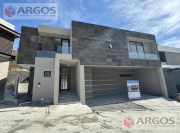 Casa · 345m² · 3 Recámaras · Casa en Castaños del Vergel