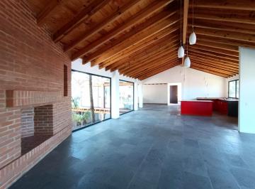 Casa · 650m² · 6 Recámaras · 3 Estacionamientos · Casa en Avándaro con Vista Al Lago