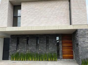 Casa · 254m² · 3 Recámaras · 2 Estacionamientos · Casa en Venta Juriquilla Altos, Querétaro