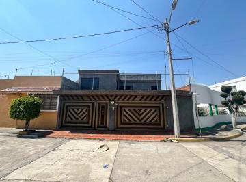 Casa de 3 habitaciones, Puebla · Casa en Venta en La Colonia Humboldt, en Privada con Portón!