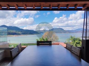 Casa · 450m² · 5 Recámaras · 2 Estacionamientos · Casa con Acceso Al Lago de Valle de Bravo