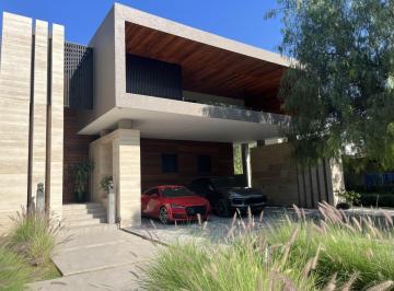 Casa · 835m² · 4 Recámaras · Casa en Venta en Balvanera Country Club con Vista a Campo de Golf, Corregidora, Qro