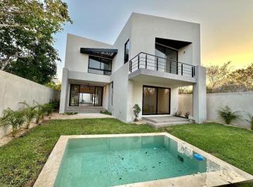Casa · 374m² · 4 Recámaras · 4 Estacionamientos · Se Vende Casa de 4 Recámaras en Privada Nortemérida - (4)