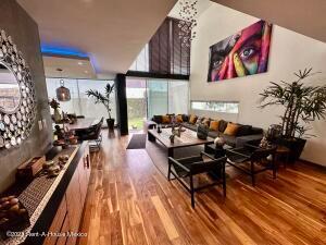 Casa de 4 habitaciones, Querétaro · Venta. Casa de Segunda Mano, 4 Recamaras, Cuarto de Servicio - Cumbres del Lago