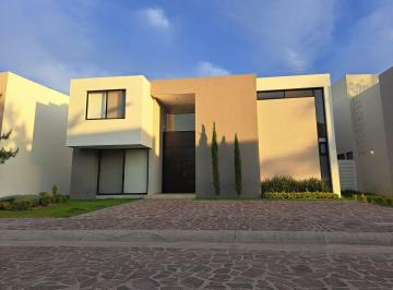 Casa · 310m² · 3 Recámaras · 3 Estacionamientos · Renta de Casa en La Campiñadel Bosque con Casa Club Alberca Tenis Basquet Fut