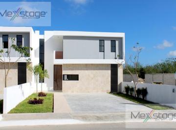Villa · 443m² · 3 Recámaras · 4 Estacionamientos · Villa en Venta de 3 Recámaras y Alberca en Dzityá