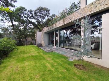 Casa en condominio · 317m² · 4 Recámaras · 2 Estacionamientos · Casa Nueva con Vista Al Lago en Avándaro