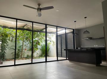 Casa de 2 habitaciones, Mérida · Townhouse Dentro de Privada en Temozon Norte.