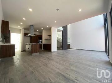 Casa · 190m² · 3 Recámaras · 2 Estacionamientos · Casa en Venta en Cañadas del Arroyo
