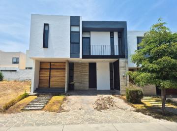 Casa de 3 habitaciones, Zapopan · Hermosa Casa en Renta - Coto Vasanta en Solares Residencial.