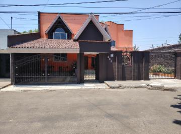 Casa en condominio de 3 habitaciones, Celaya · Rento Casa Amueblada Praderas de La Hacienda Espectacular 750 m²