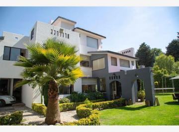 Casa · 320m² · 4 Recámaras · 2 Estacionamientos · Casa en Venta en La Virgen