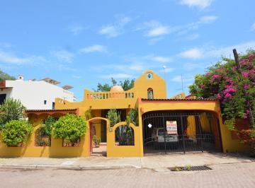 Casa · 236m² · 3 Recámaras · 2 Estacionamientos · Casa en Venta en Rincón de Guayabitos Alberca Privada 3 Recámaras 400 m de La Playa Guayabitos Diseñ